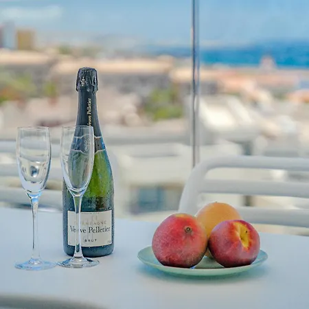 아파트 Sunrise Sea View Penthouse 아데제